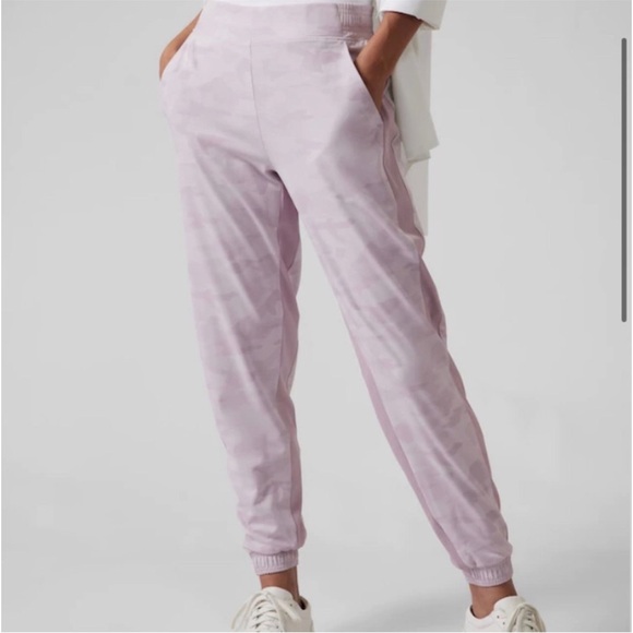 @ Athleta Brooklyn Lined Camo Jogger Shasta - Picture 6 of 15